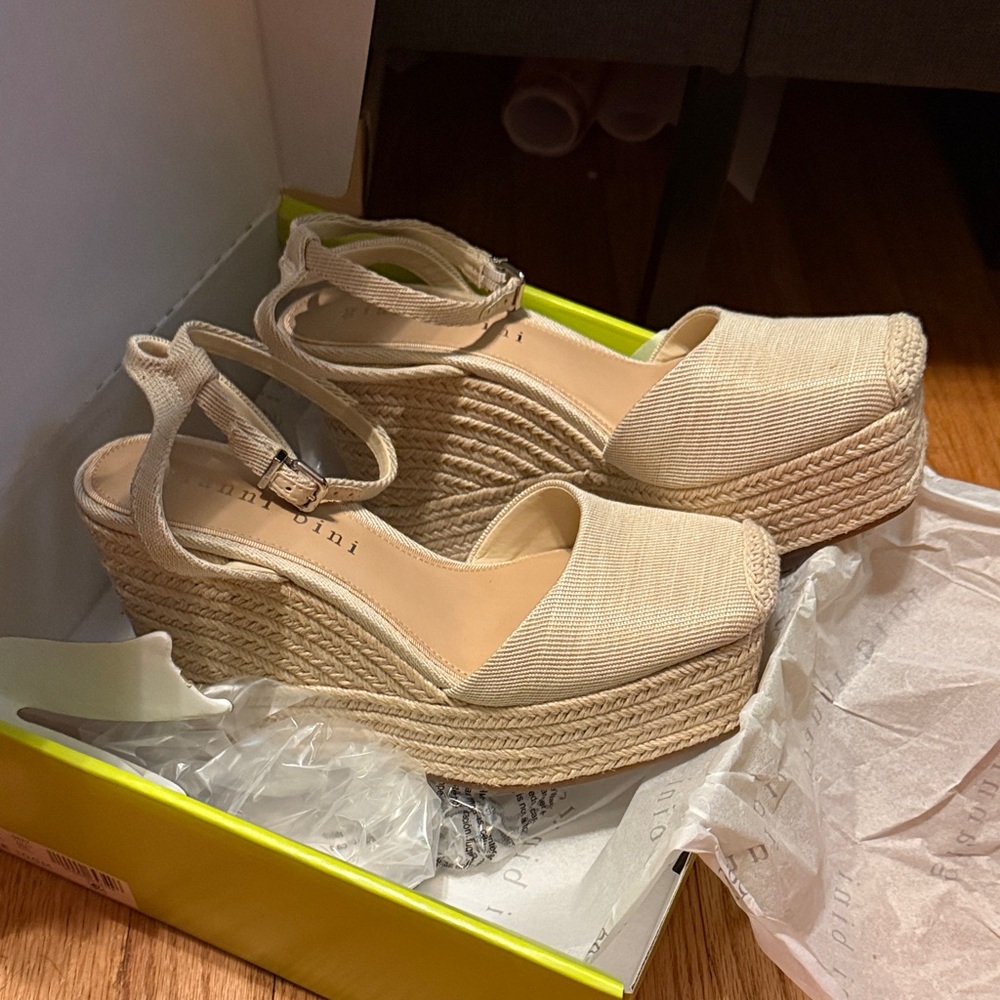 Gianni Bini Neutral Beige Espadrille Platform Wedge Sandals